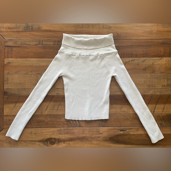 Kendall & Kylie Sweater - Picture 3 of 4